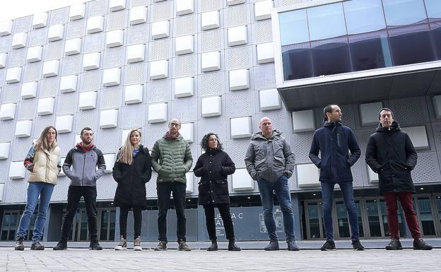 Zortzi finalista gogotsu, txapel bat eta 13.000 bertsozalerentzako plaza Iruñeko Nafarroa Arenan