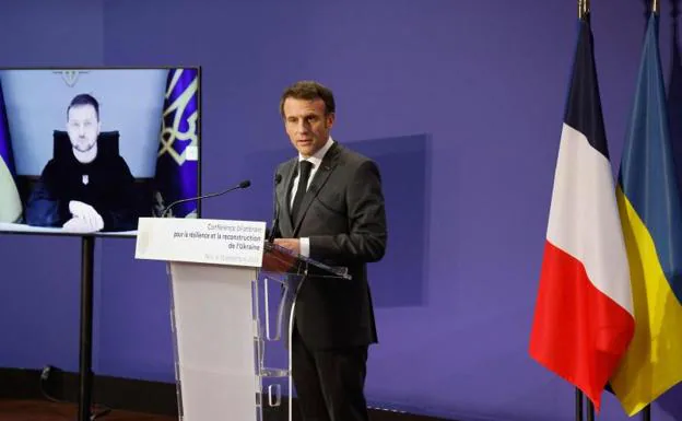Macron opens the conference to help Ukraine, with the intervention of Zelenski by videoconference, in Paris. 