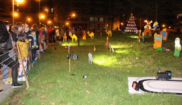 Acto de encendido de las luces de Navidad, hoy en Etxeberri plaza