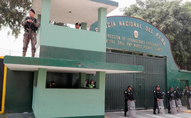 Strong surveillance in the prison where former President Castillo is being held in Lima. 