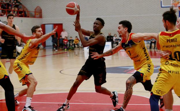 El Juaristi Iraurgi rescinde el contrato del base Maconda