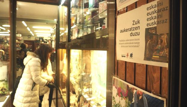 'Eskatu euskaraz, eskaini euskaraz' abian da hurrengo abenduak 31 arte