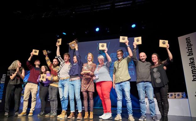 Dos cineastas vascos premiados en el festival donde la película ganadora ha sido «An Accidental Life»