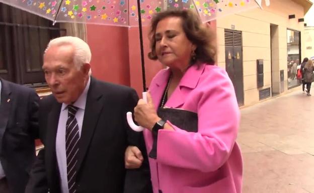 Carmen Tello y Curro Romero cumplen su sueño de casarse por la iglesia