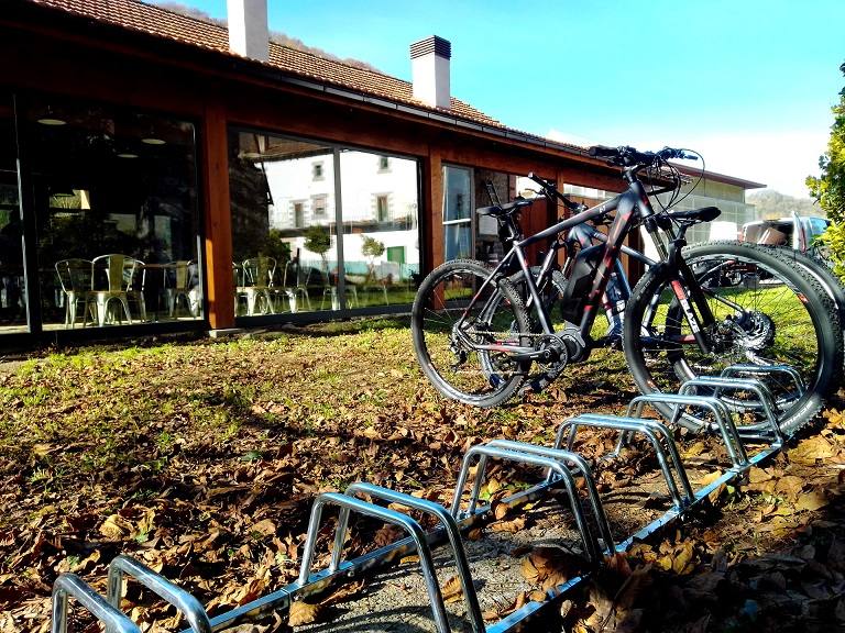 Plazaolako geltoki zaharraren ondoan dagoen Latasako 'Biltegia' ustiatzeko deialdia