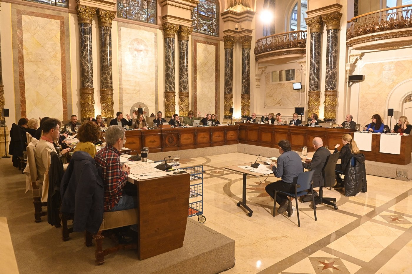 Gobierno y oposición chocan por la parada de taxis de la estación provisional de Atotxa