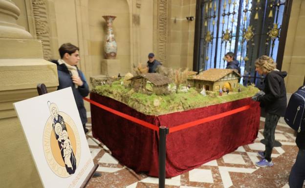 Pasen y vean el Palacio foral