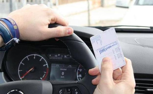 Patinetes, señales y seguridad vial... Estas son las diez preguntas más falladas del test de conducir