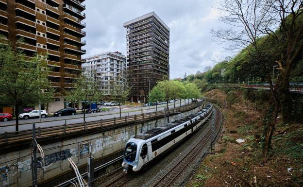 El Pleno pide al Gobierno Vasco que estudie el cubrimiento de la vía entre Morlans y Loiola