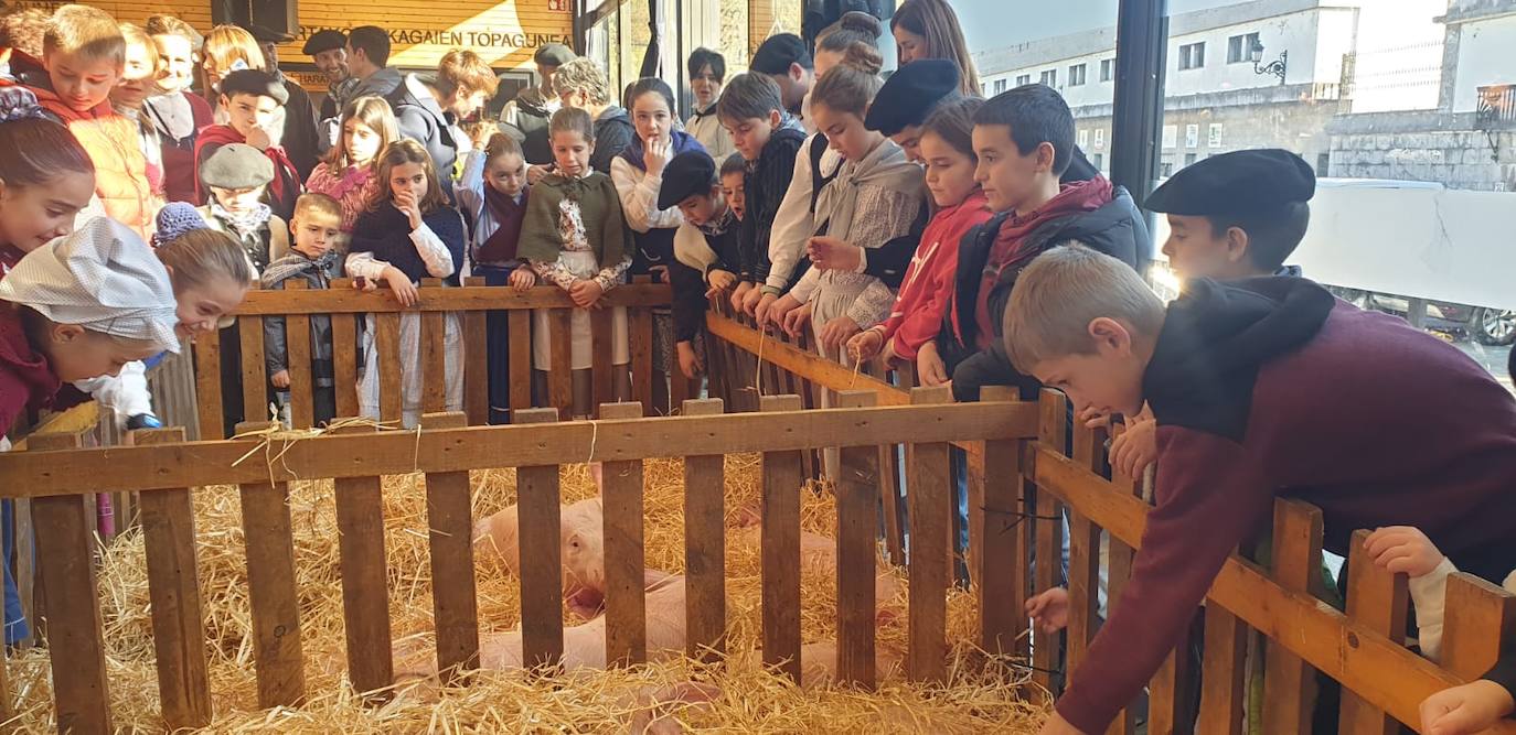 Azpeitia disfruta en la feria de Santo Tomás