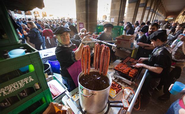 Alrededor de 75.000 personas transitaron por la feria de Santo Tomás