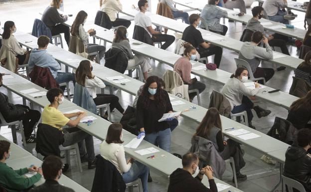 37 lagunek egiaztatu dute euskara maila Bartzelonan, Madrilen eta Buenos Airesen