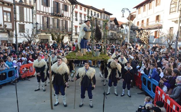 Lesaka celebra su tradicional concurso de Olentzero y nacimientos