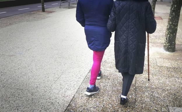 200 familiares cuidadores vascos piden apoyo en el teléfono Zaintel