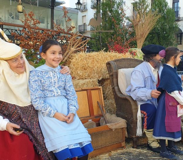 Gogoz hartu zituzten herritarrek Olentzero eta Mari Domingi