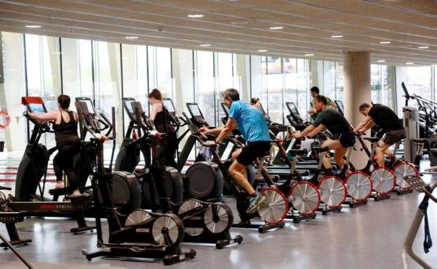 Altza e Intxaurrondo son los barrios con más abonados a la Kirol Txartela Social