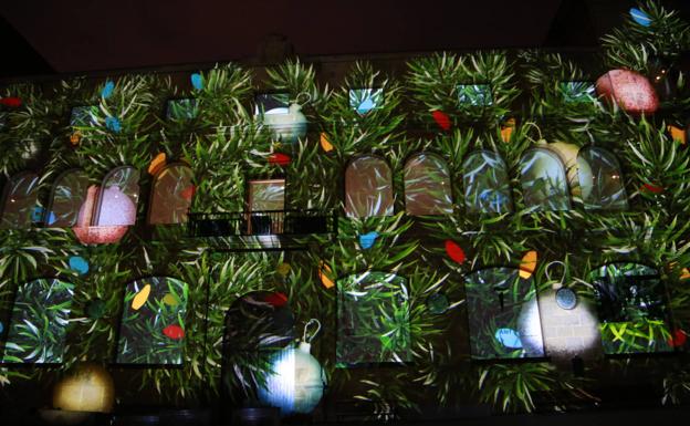 El espectacular 'videomapping', de luz y sonido sobre la fachada de San Telmo