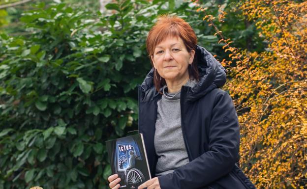 «Es enormemente satisfactorio tener el libro por primera vez en tus manos»