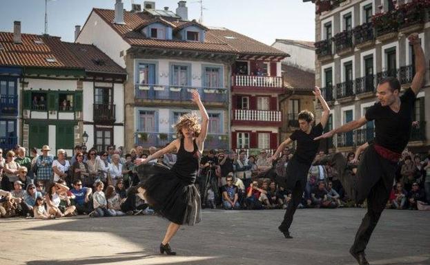 Loraldiak euskarazko sormen digital beka baterako deialdia zabaldu du