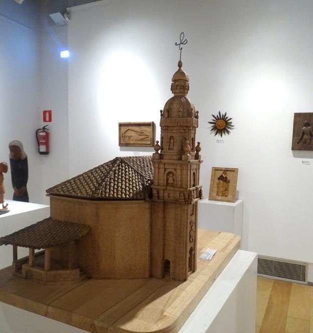 Una veintena de tallistas abren en Aroztegi el calendario de exposiciones colectivas