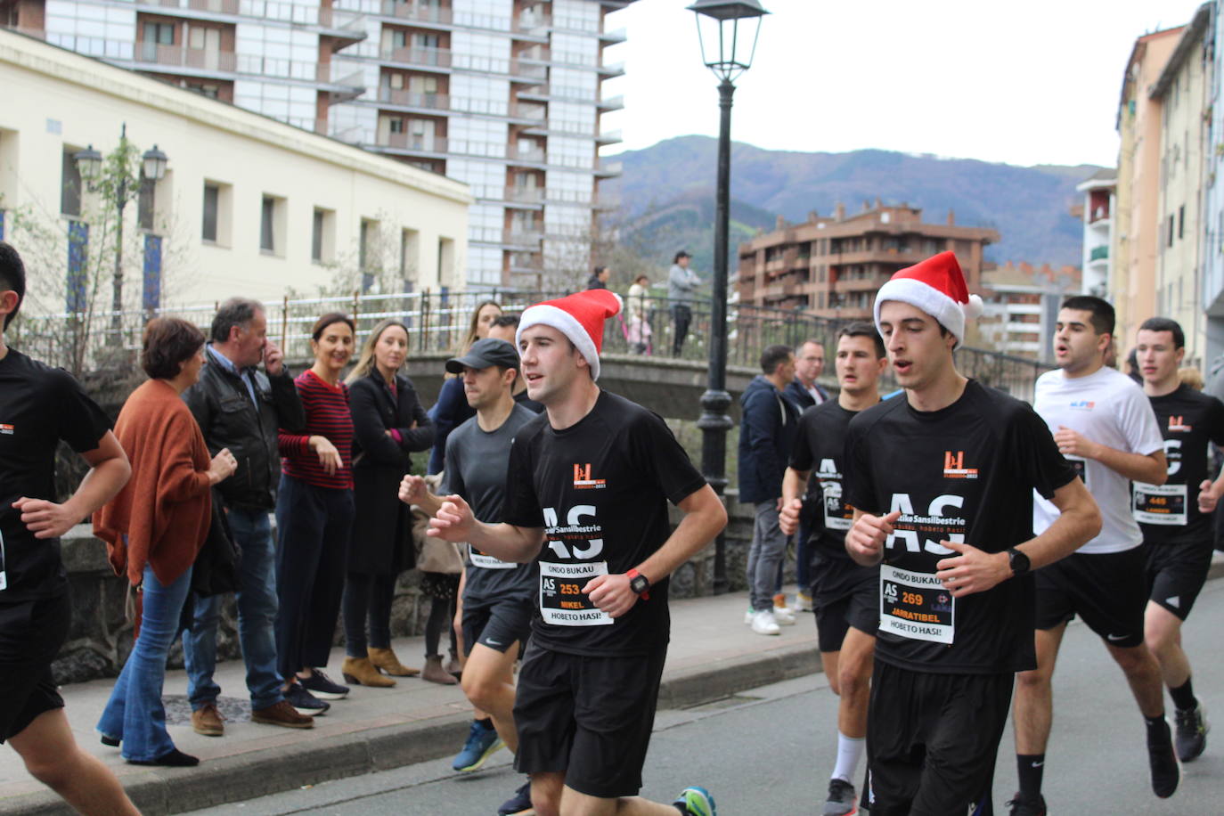 Aitor Mimenza y Jone Zabaleta ganan la Silvestre azpeitiarra
