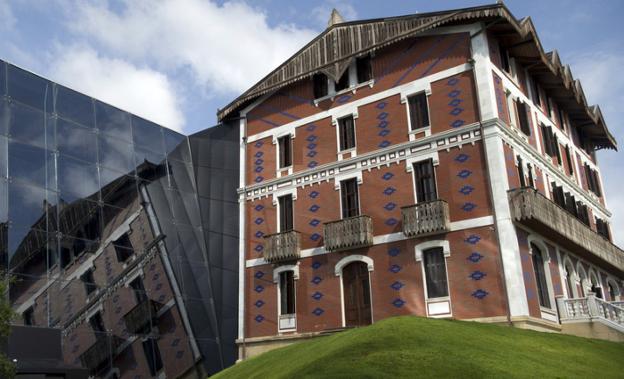 El Gobierno Vasco adquirirá dibujos y bocetos de Cristóbal Balenciaga