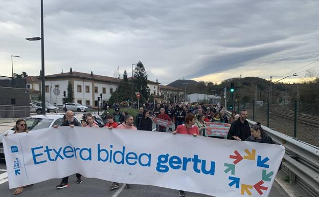 Sare se moviliza en San Sebastián y Basauri para pedir que acaben «las medidas de excepción» a los presos de ETA