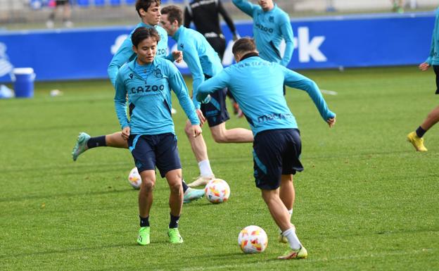 Imanol recupera a Take Kubo y está pendiente de Cho