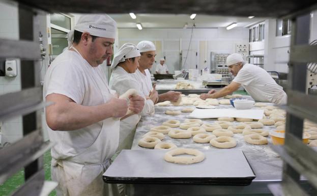 Los magos que dan forma al rey de los postres
