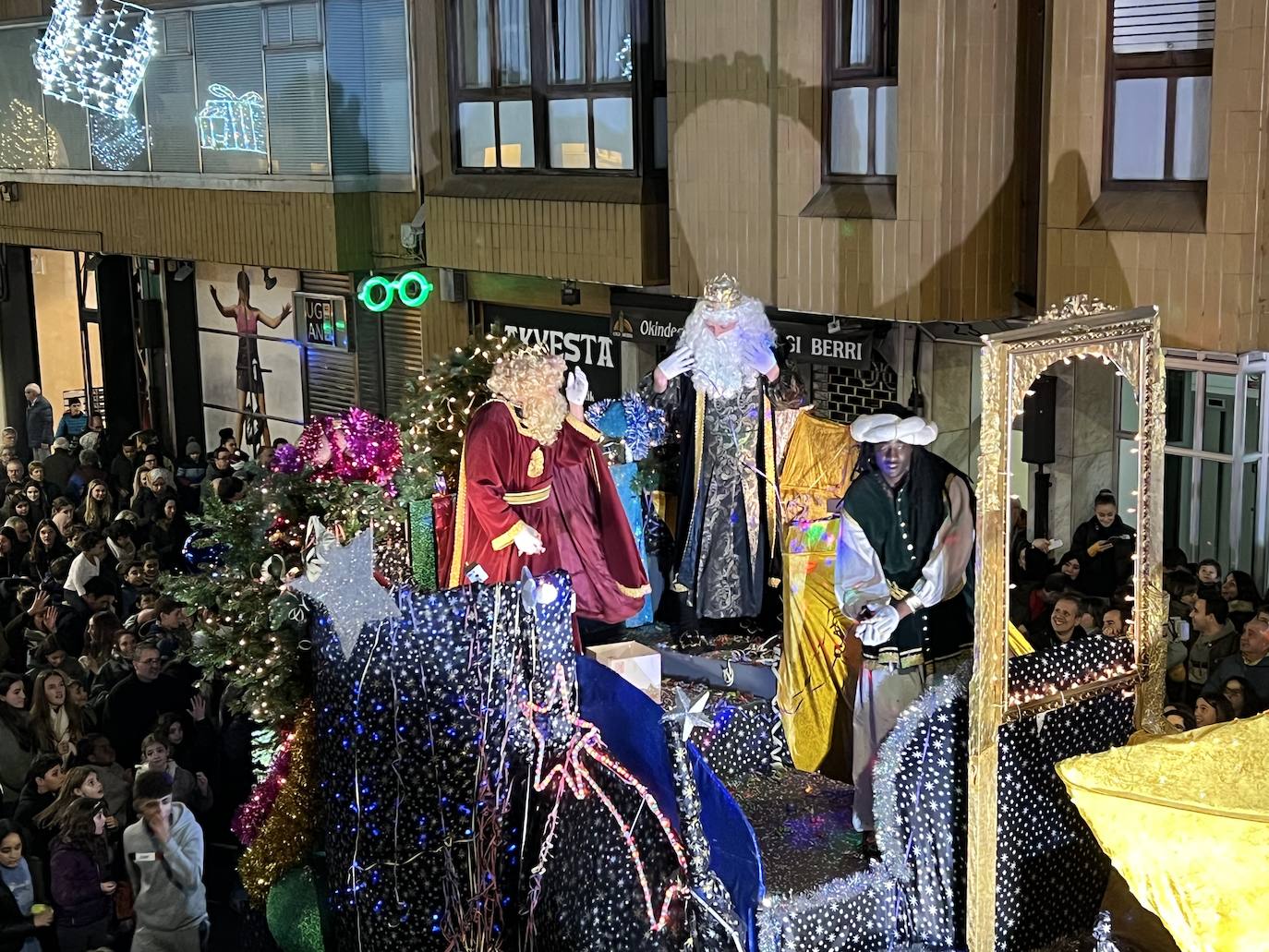 La fiesta de los Reyes Magos trae toda su magia a Eibar