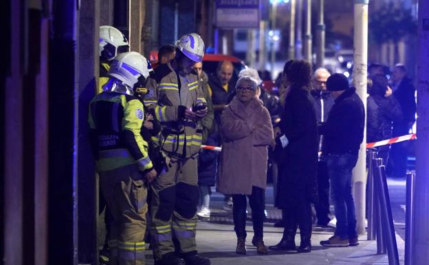 Desalojan a 42 vecinos en Pasai Antxo tras reventar una viga maestra de la estructura de un edificio