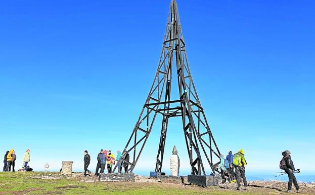 Gorbeia: sobre un mar de nubes