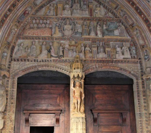 Finaliza la restauración de la Diputación del pórtico policromado de la parroquia