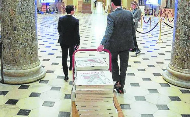 Capitol workers transport pizzas in a cart. 