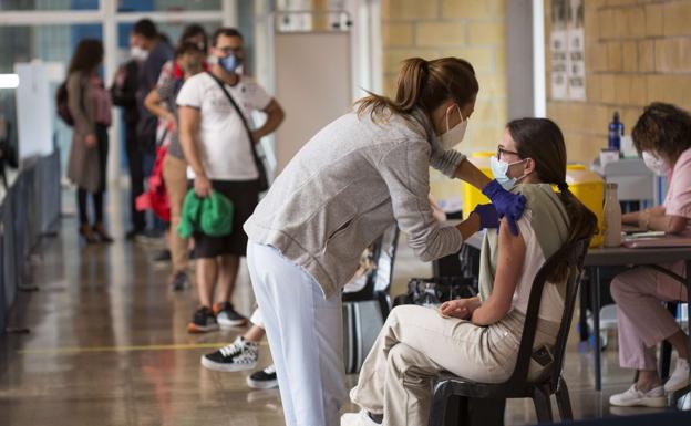 Euskadi confirma dos casos de la variante kraken y no descarta «una nueva onda de contagios»