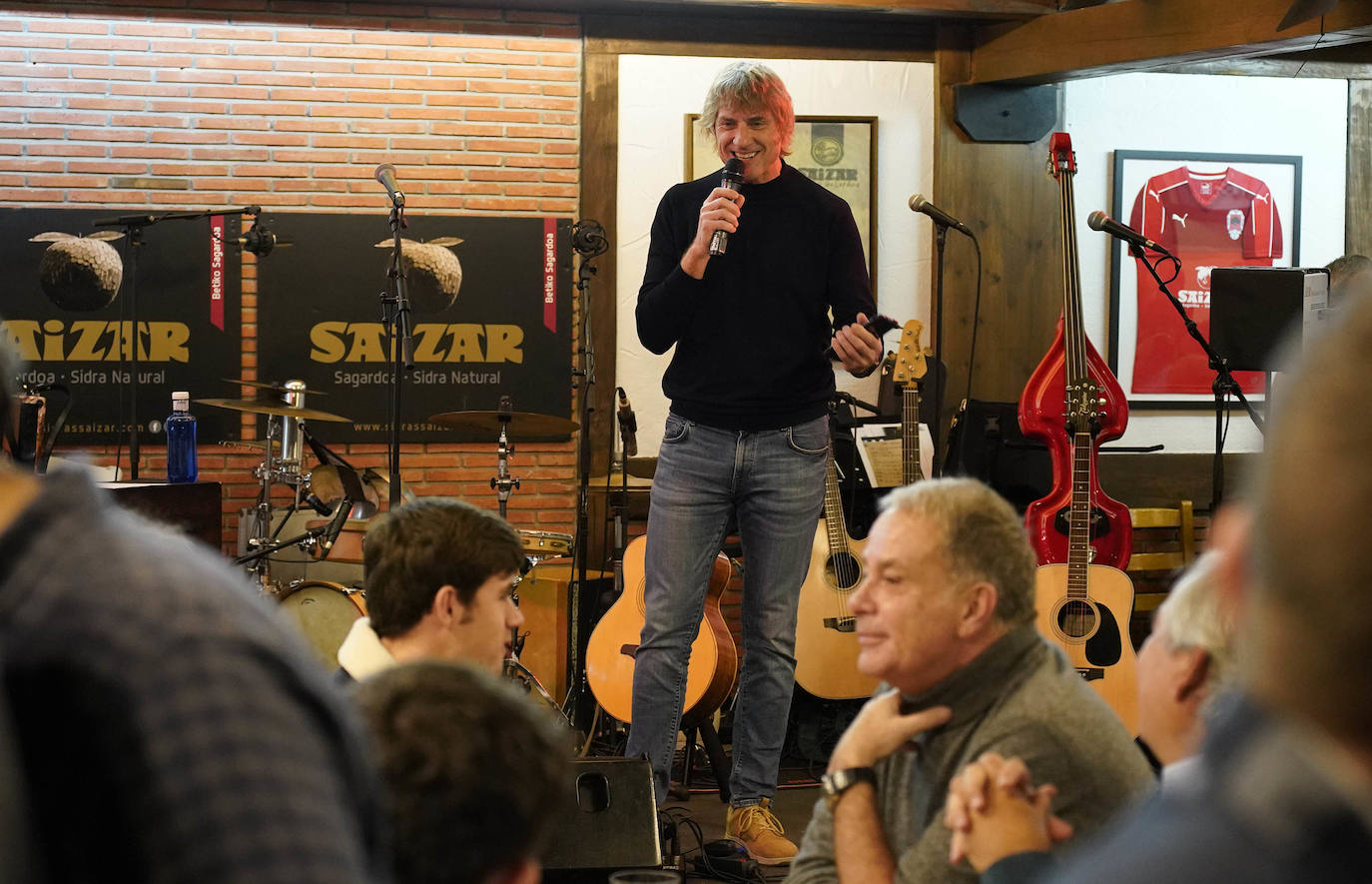 La sidrería Saizar da la bienvenida a la nueva temporada de txotx