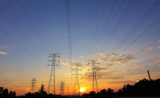 Fuerte subida del precio de la luz lunes: las horas más baratas para poner los electrodomésticos