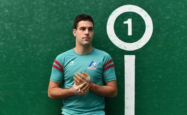 Hodei Exposito sufre una lesión en el dorsal ancho del hombro izquierdo y tiene que parar