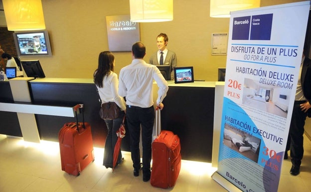 Los hoteles guipuzcoanos adelantan su agosto a junio