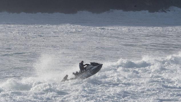 Las espectaculares olas de Zumaia en imágenes