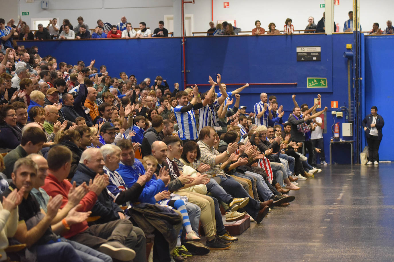 Ambiente de lujo antes de un intenso derbi en el Reale Arena