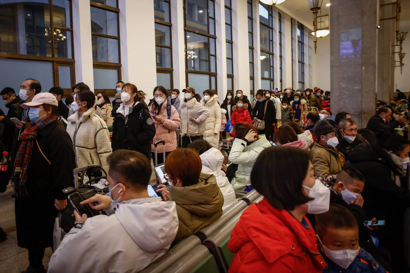Chinese citizens leave for the New Year holiday