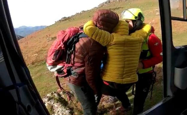 Rescatada una montañera accidentada en el Adarra