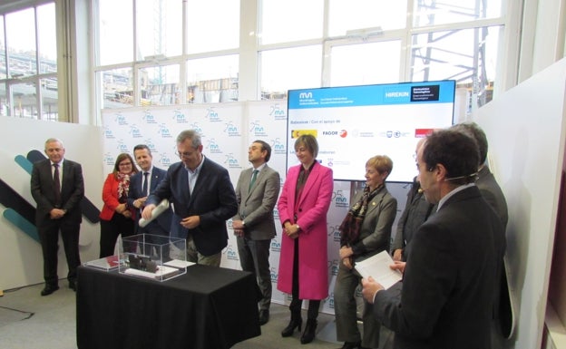 Mondragon Unibertsitatea pone la primera piedra del centro de innovación y emprendimiento industrial Hirekin