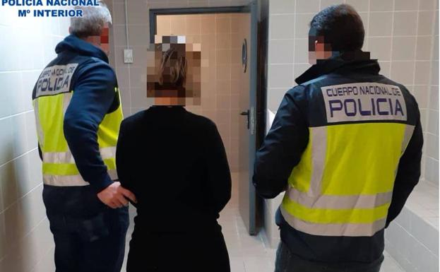 Dice vivir en Eibar con su hijo, aunque residía en Francia y el menor en Andalucía, para defraudar 15.000 euros