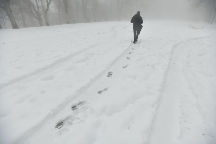 El alto de Arrate, cubierto de nieve