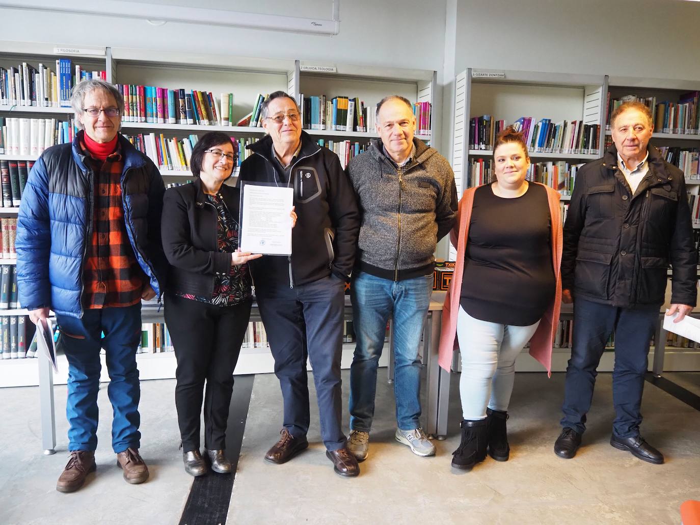 Bildumaren dohaintza ekitaldia iruditan