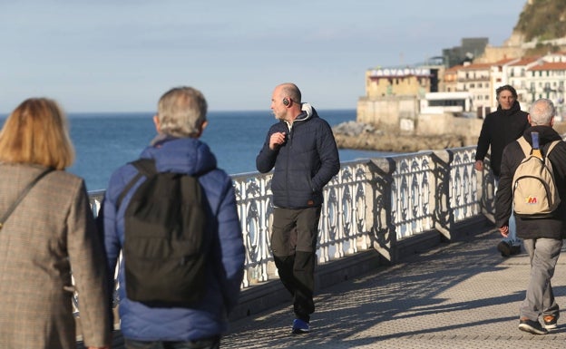 Cuatro de cada diez vascos intentarían evitar vivir en el mismo bloque o barrio con muchas personas gitanas