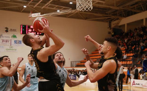 El Juaristi Iraurgi, a demostrar que es difícil pero no imposible ganar al Estudiantes