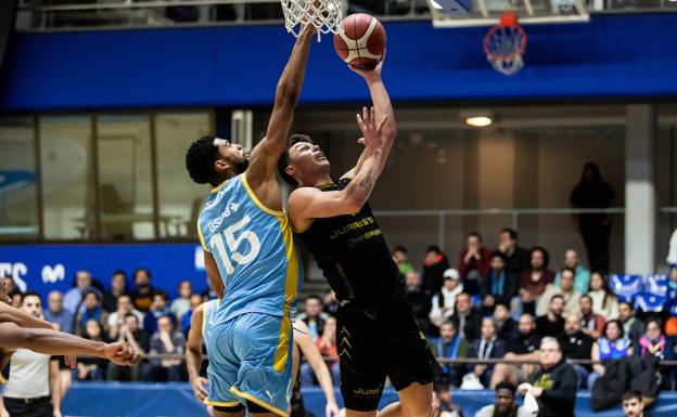 El Juaristi pierde en Madrid pero vuelve a Azpeitia con el sueco Barra Njie en el autobús